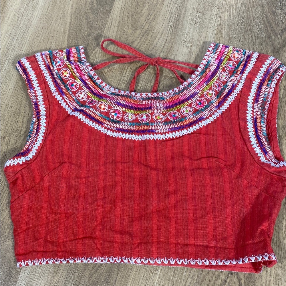 Billabong Designers Closet Chica Amiga red embroidered crop top size small